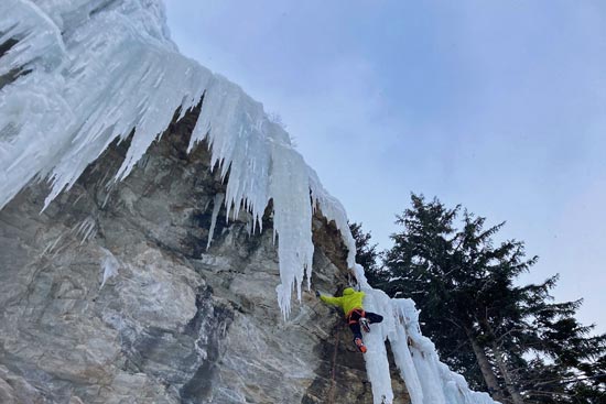 Kletterer beim Eisklettern im Eispark Osttirol Kletterer beim Eisklettern im Eispark Osttirol